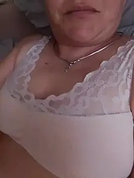 XXX chat uživo modela LittleFlower777