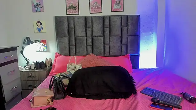 Esmeraldaa- live XXX chat