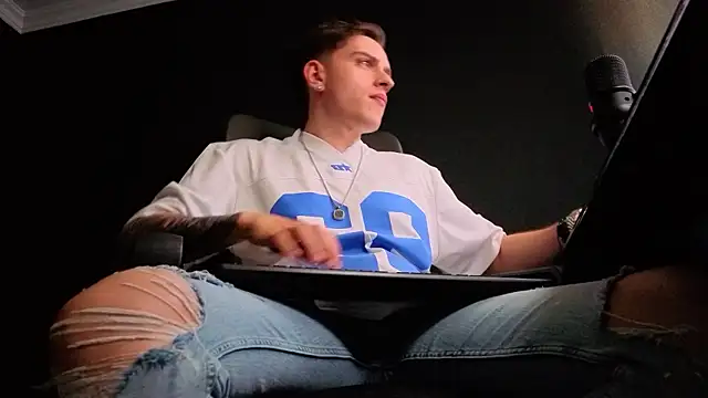 Chat +18 de FelixStarkk ao vivo