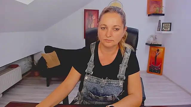 LollaGirl Live XXX-chat