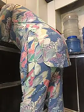 BuxomCutie's Live XXX Chat