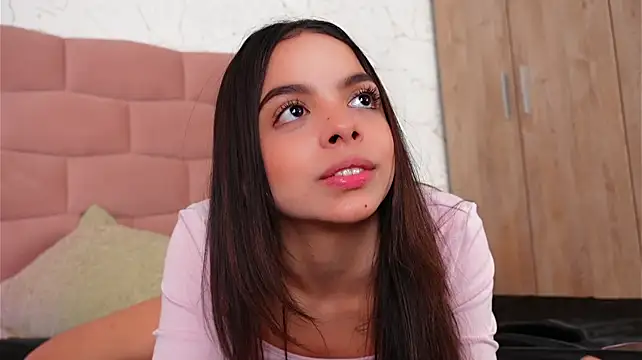 BambiRoses Adlı Modelin Canlı XXX Sohbeti