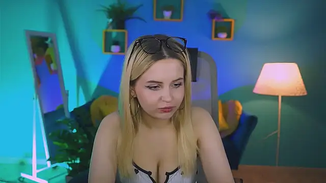 AliceSilvia_'s Live XXX Chat