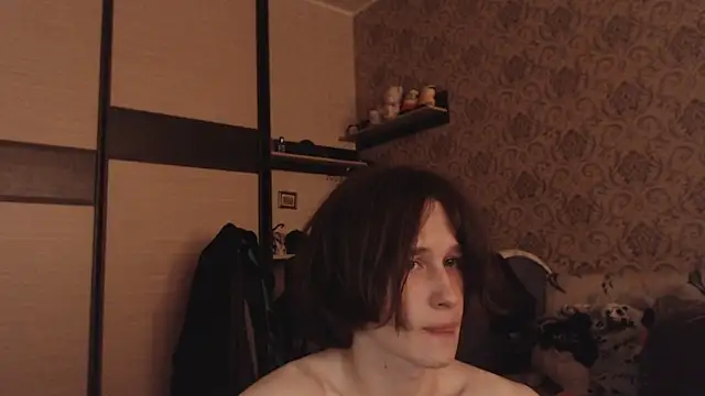 Show modela min1pekka na web-kameri