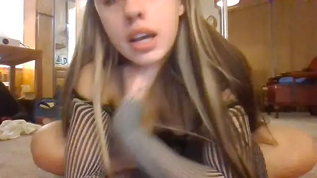 1800LuckieGirl webcam show