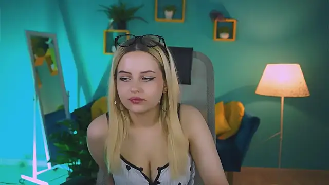AliceSilvia_'s Live XXX Chat