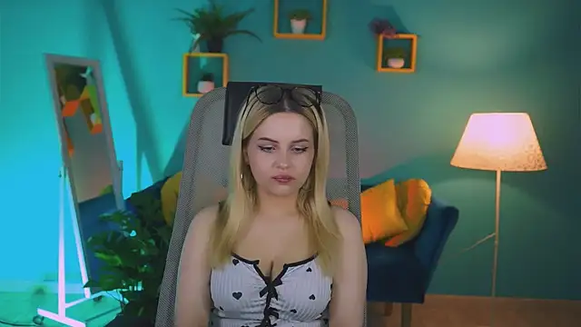 AliceSilvia_'s Live XXX Chat