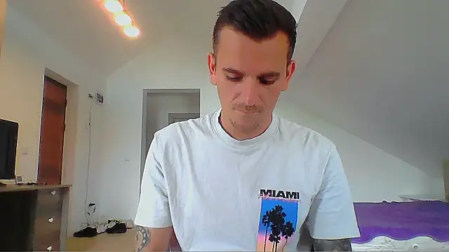Huge_cock22cm's Webcam Show