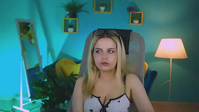 AliceSilvia_'s Live XXX Chat