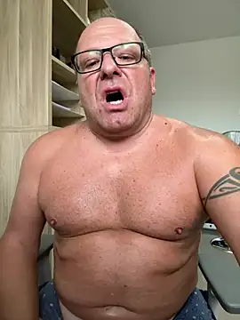 Show modela coupleLatinaLovers na web-kameri