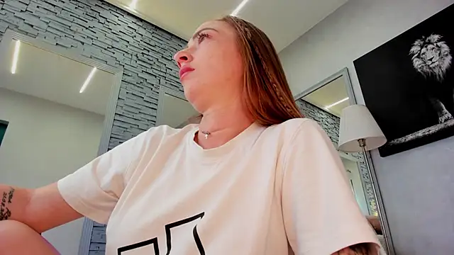 Reina_Cummings Live XXX-Chat