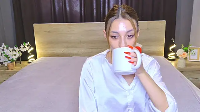 MiyaLinn Chat XXX live