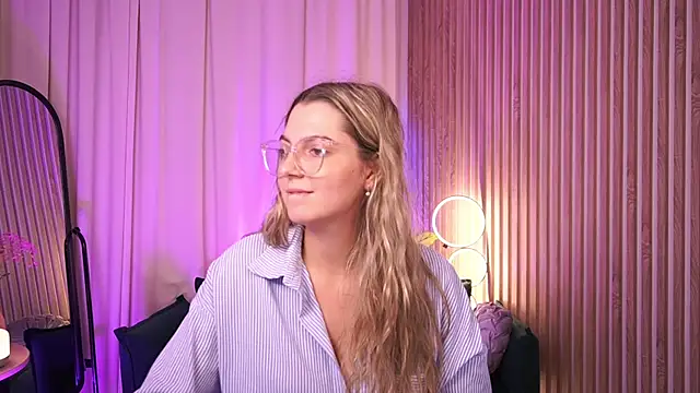 LucreciaStorm Chat XXX live