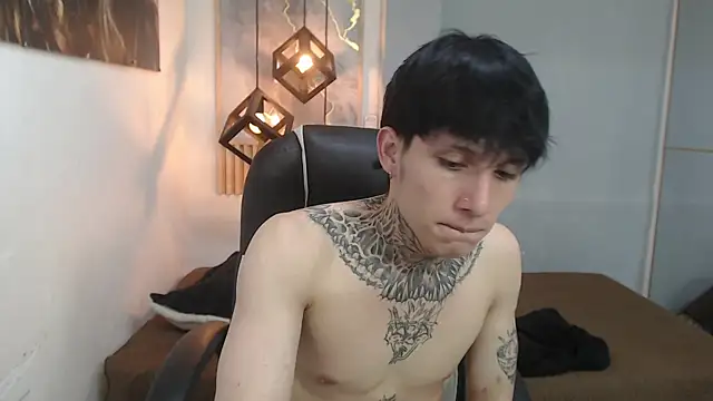 Cry_thereal Adlı Modelin Web Kamerası Şovu