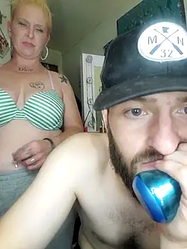 Chat XXX en directo de NutNmyGUTdaddy