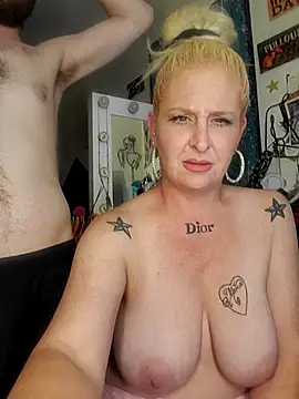 הופעת וובקאם של NutNmyGUTdaddy