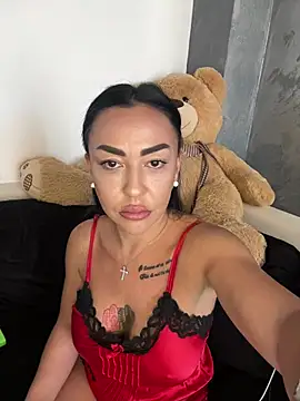 MaiaGold69 – Naživo XXX chat