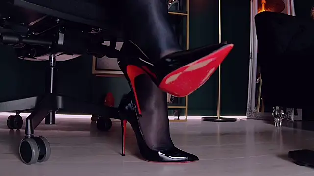 แชท XXX สดของ MistressMelanya