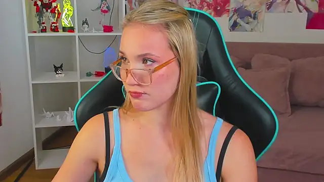 Chat XXX en directo de ElaraVoltage