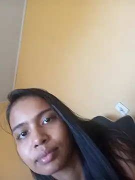 dialahassen Adlı Modelin Canlı XXX Sohbeti