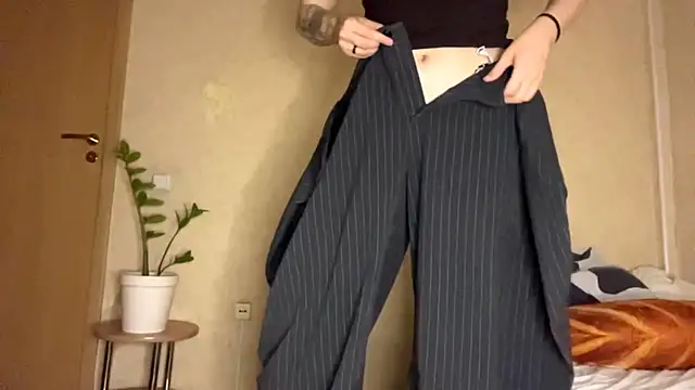 LishaNuding Adlı Modelin Canlı XXX Sohbeti