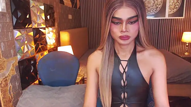 Show modela MeatyCockAkira na web-kameri