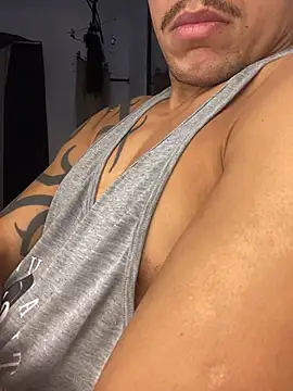 Tatuadomoreno23cm: διαδικτυακό σόου στην κάμερα