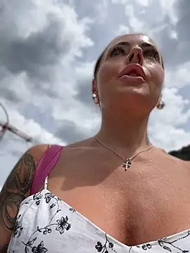EmaSalis – Naživo XXX chat