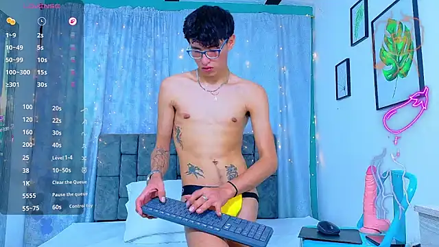 NicolasTorrez's Webcam Show