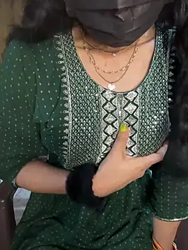 kiaraqueen7's Live XXX Chat