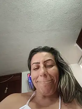 maynor_1998's Live XXX Chat