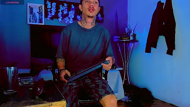 HannibalLester 即時 XXX 聊天