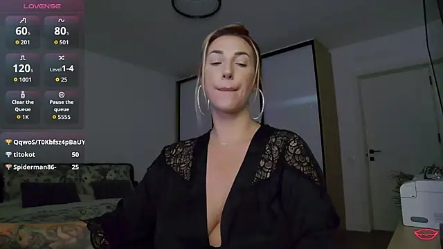 KhloeK Live XXX-Chat