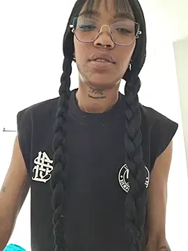 --Kenia 在線直播表演
