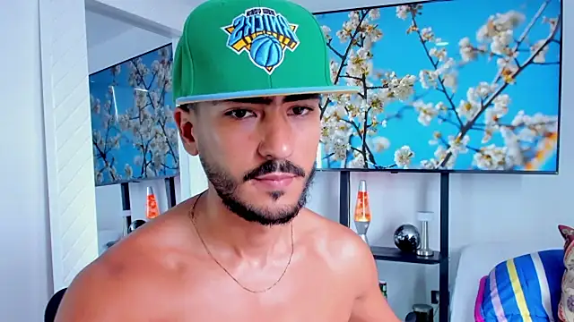 david__johnson372 Adlı Modelin Canlı XXX Sohbeti