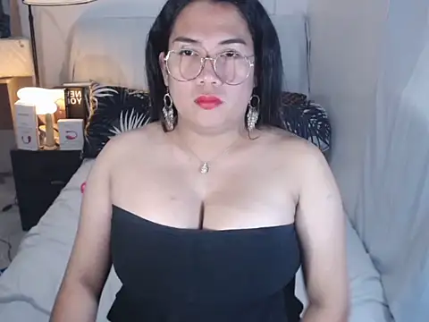 Show modela hugecockpaula na web-kameri