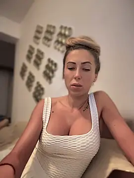 צ'אט XXX בשידור חי של RaquelleDevon