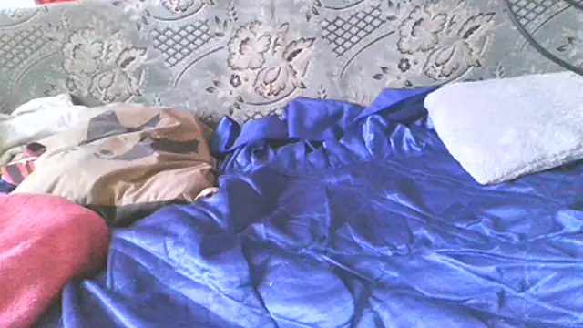 Themaskedgirl21 élő XXX-chatje