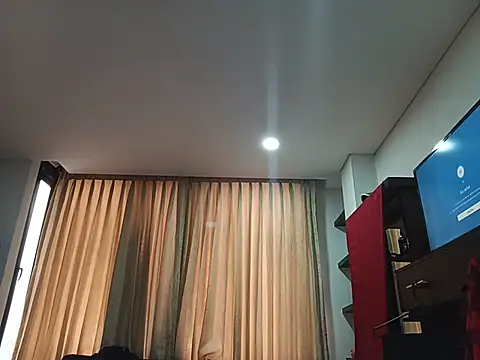 MiaIsabela_ Adlı Modelin Canlı XXX Sohbeti
