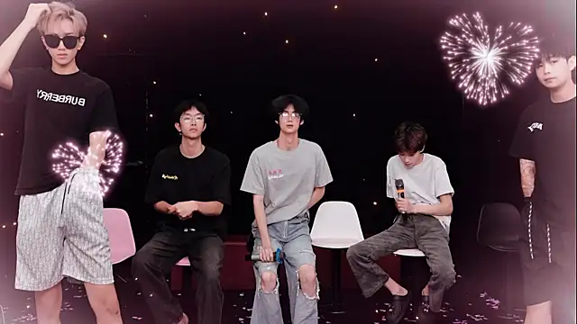 แชท XXX สดของ Chenyong123