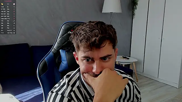 greekgod199 Adlı Modelin Canlı XXX Sohbeti