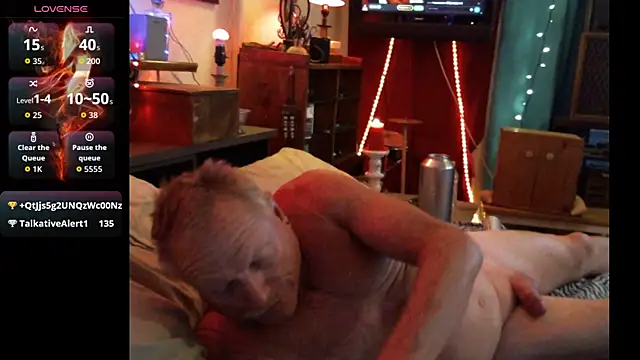 Pussyeat2please's Live XXX Chat