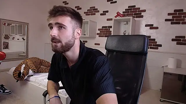 KyloEast Chat XXX live