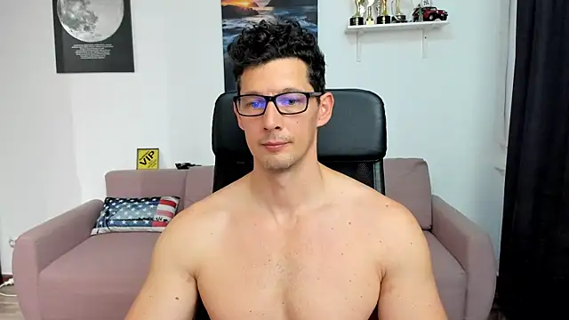 צ'אט XXX בשידור חי של BrutusK08