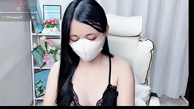 Clover_NhiのライブXXXチャット