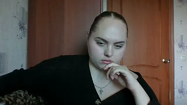 SoftHypnose Adlı Modelin Canlı XXX Sohbeti