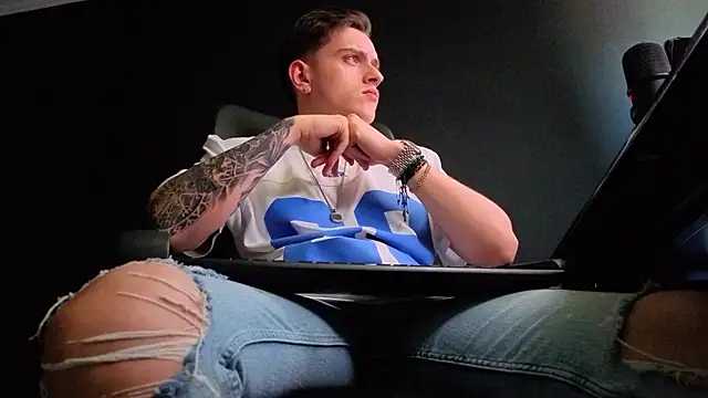Онлайн чат XXX FelixStarkk