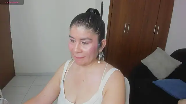 kiraGeiner's Live XXX Chat