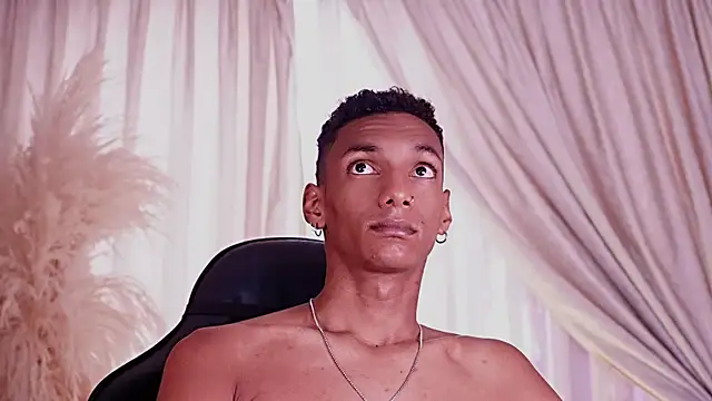 JulienSaint 现场XXX聊天
