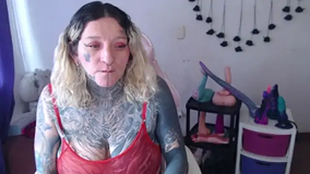 SLOPPYTITSS' Live XXX Chat